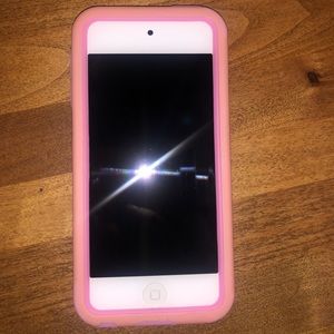 PINK IPOD TOUCH + pink ipod touch case